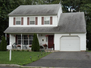 129 Milton Ave, Cliffwood, NJ 07721-1032