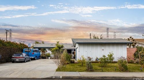 9892 Cris Ave, Anaheim, CA 92804-5915