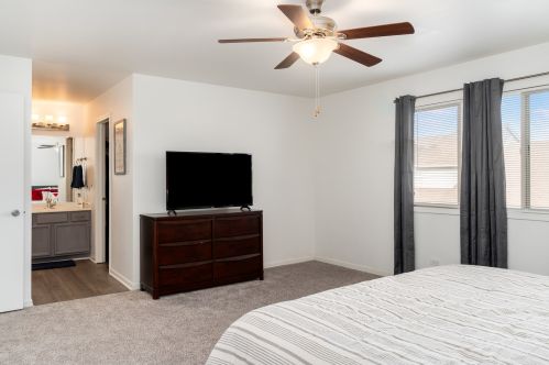 820 Elizabeth Ln, Pingree Grove IL  60140-7715 exterior