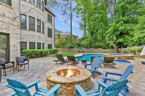 2292 Meadowvale Dr, Atlanta GA  30345-3543 exterior
