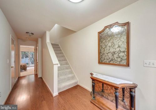 1707 Blue Flint Ct, Herndon, VA 20190-3261