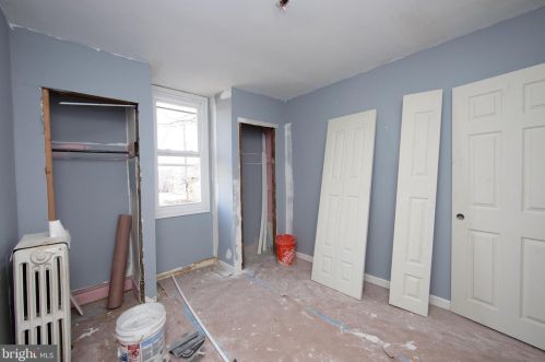 1070 Langham Ave, Camden NJ 08103-2818 exterior