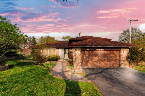 1452 Circle Dr, Glendale Heights, IL 60139-3310