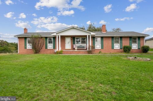 320 Red Oak Rd, Cross Junction, VA 22625-2270