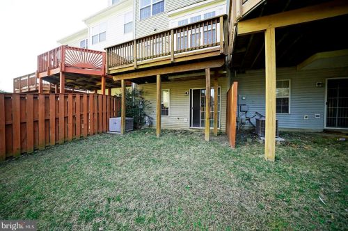 2007 Capstone Cir, Herndon VA  20170-4096 exterior