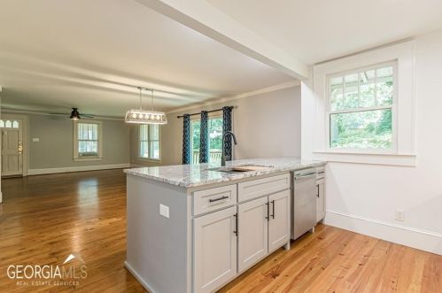 3314 Harris Dr, Atlanta GA  30337-1005 exterior