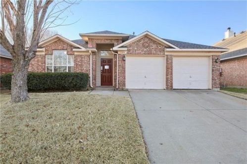 1145 Victoria Dr, Fort Worth, TX 76131-4821