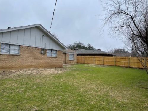 1304 Lyric Dr, Fort Worth TX  76134-4418 exterior