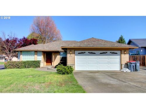 2201 Creston Ct, Medford, OR 97504-2161