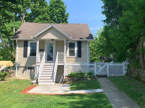 13 Redwood St, Woonsocket, RI 02895-6340