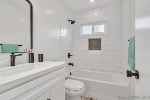 160 El Valle Opulento, Vista CA 92083-7708 exterior