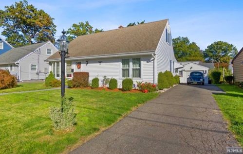 18 Parker Ave, Rochelle Park, NJ 07662-3409