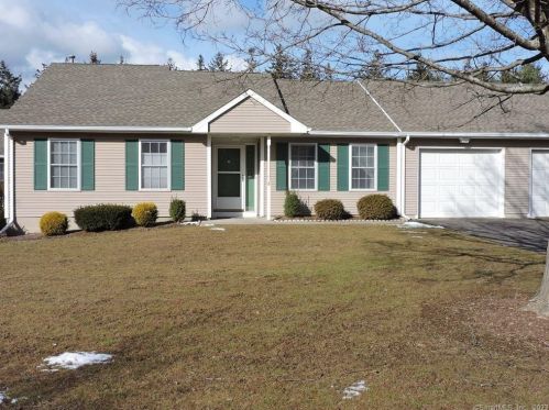 8 Hunter Dr, Wapping, CT 06074-2063