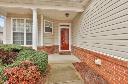 35 Hillside Dr, Newnan, GA 30265-5501