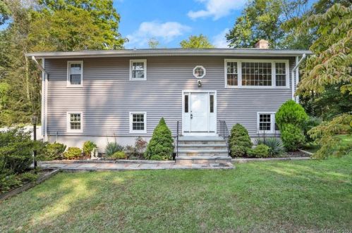 4 Hideaway Ln, Norwalk CT  06851-1910 exterior