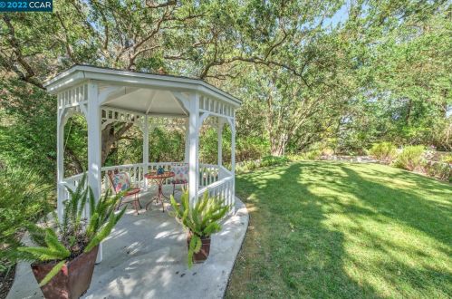 948 Happy Valley Rd, Pleasanton, CA 94566-9742
