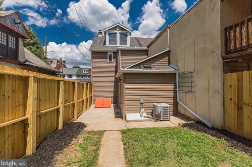 328 Walnut St, Lancaster PA  17602-2404 exterior