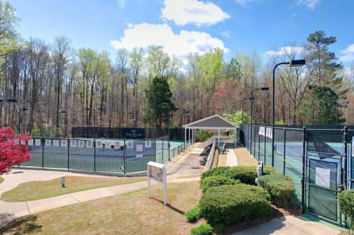 1075 Queensgate Dr, Smyrna GA  30082-6400 exterior