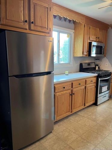 7 Bailey Ave, Wallingford, CT 06492-1601