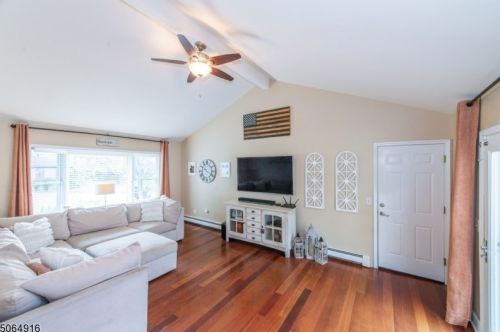 6 Patty Ln, Dover NJ  07869-4735 exterior