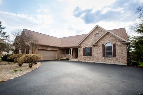 125 Cardinal Ct, Island Lake, IL 60042-9235