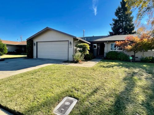 2166 Elm St, Lodi, CA 95242-2821