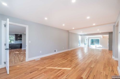 427 Kinderkamack Rd, River Edge, NJ 07661-2137