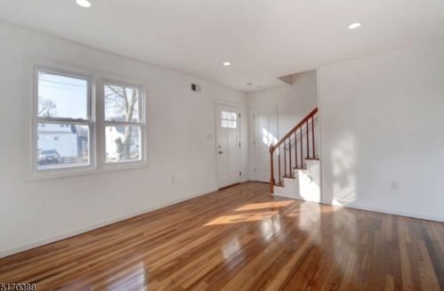 58 Meckes St, Springfield NJ  07081-2802 exterior