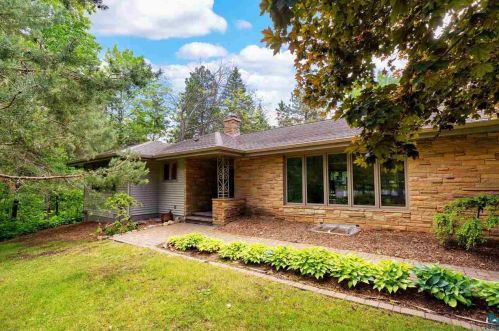 303 Ridgewood Rd, Duluth, MN 55804-1851