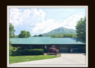 3139 Westover Dr, Pigeon Forge, TN 37862-8668