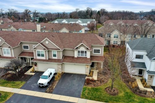 590 Yorkshire Ln, Pingree Grove IL  60140-9159 exterior