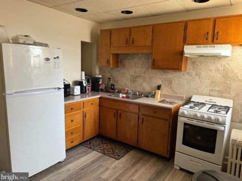 250 Comly St, Philadelphia PA 19120-1124 exterior