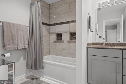 884 Salisbury Ct, Lancaster PA  17601-4481 exterior