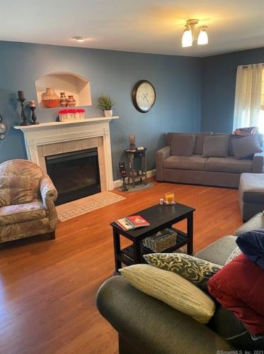 115 Edgewood Rd, Niantic CT  06357-1615 exterior