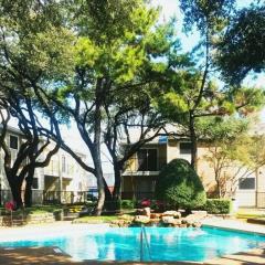 9941 Whitehurst Dr, Dallas TX  75243-0614 exterior