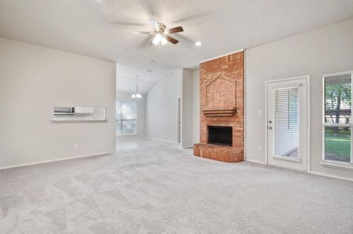 6837 Beaty St, Fort Worth TX  76112-6704 exterior