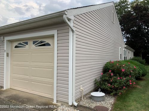 11 Dorset Rd, Lakehurst, NJ 08759-6819