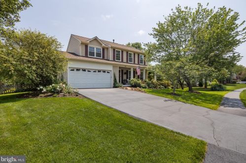 8239 Crackling Fire Dr, Gainesville, VA 20155-1761