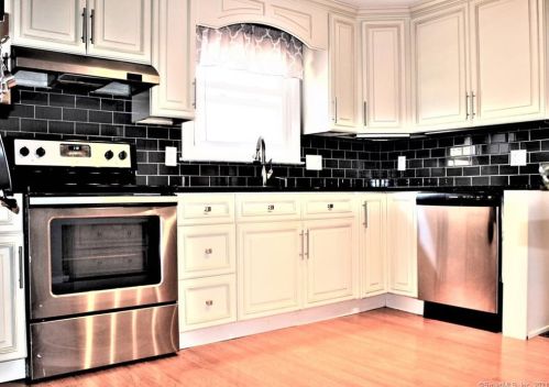 31 Highview Ter, Middletown, CT 06457-2431