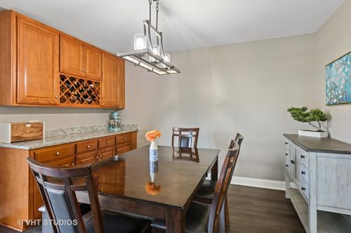 416 Essex Pl, Carol Stream IL  60188-9200 exterior