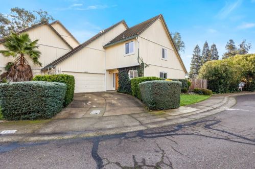 8812 Omar Ct, Elk Grove, CA 95624-2253