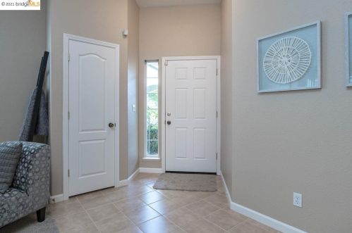 3704 Shady Valley Ct, Modesto, CA 95355-9639