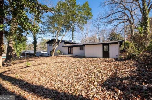 3225 Dogwood Dr, Atlanta GA  30344-3909 exterior
