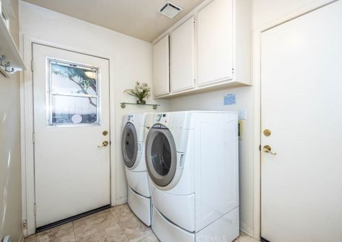 7551 Hollow Oak Rd, Anaheim CA  92808-1429 exterior