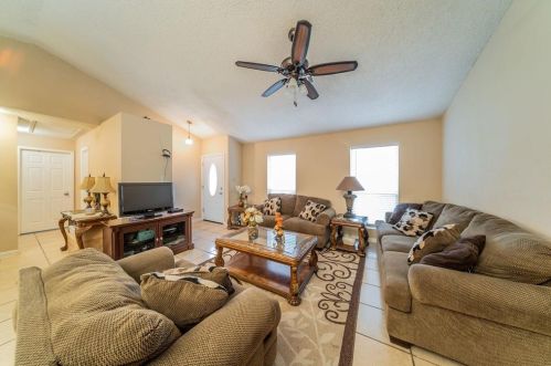 7045 Shadow Bend Dr, Fort Worth, TX 76137-1319