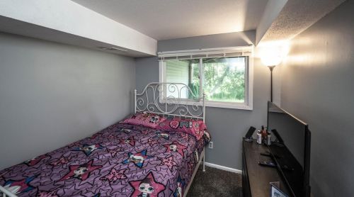 1677 Hickory Hill Dr, Saint Paul MN  55122-2527 exterior