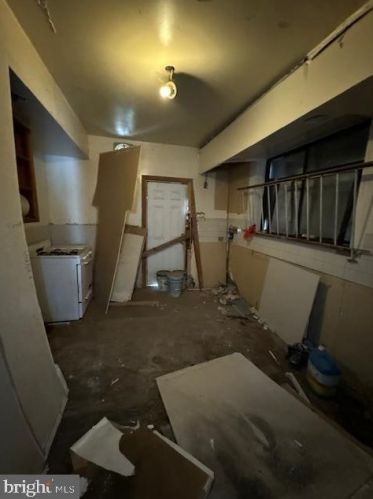 129 63rd St, Philadelphia PA 19142-2303 exterior