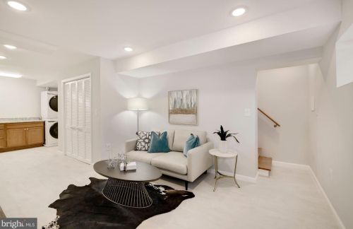 6512 Westmoreland Ave, Silver Spring MD 20912-4409 exterior