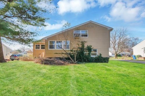108 Custer Dr, Windsor CT  06095-3940 exterior