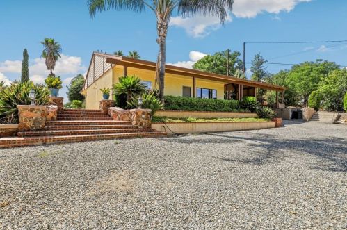 27137 Plum St, Perris, CA 92570-8618